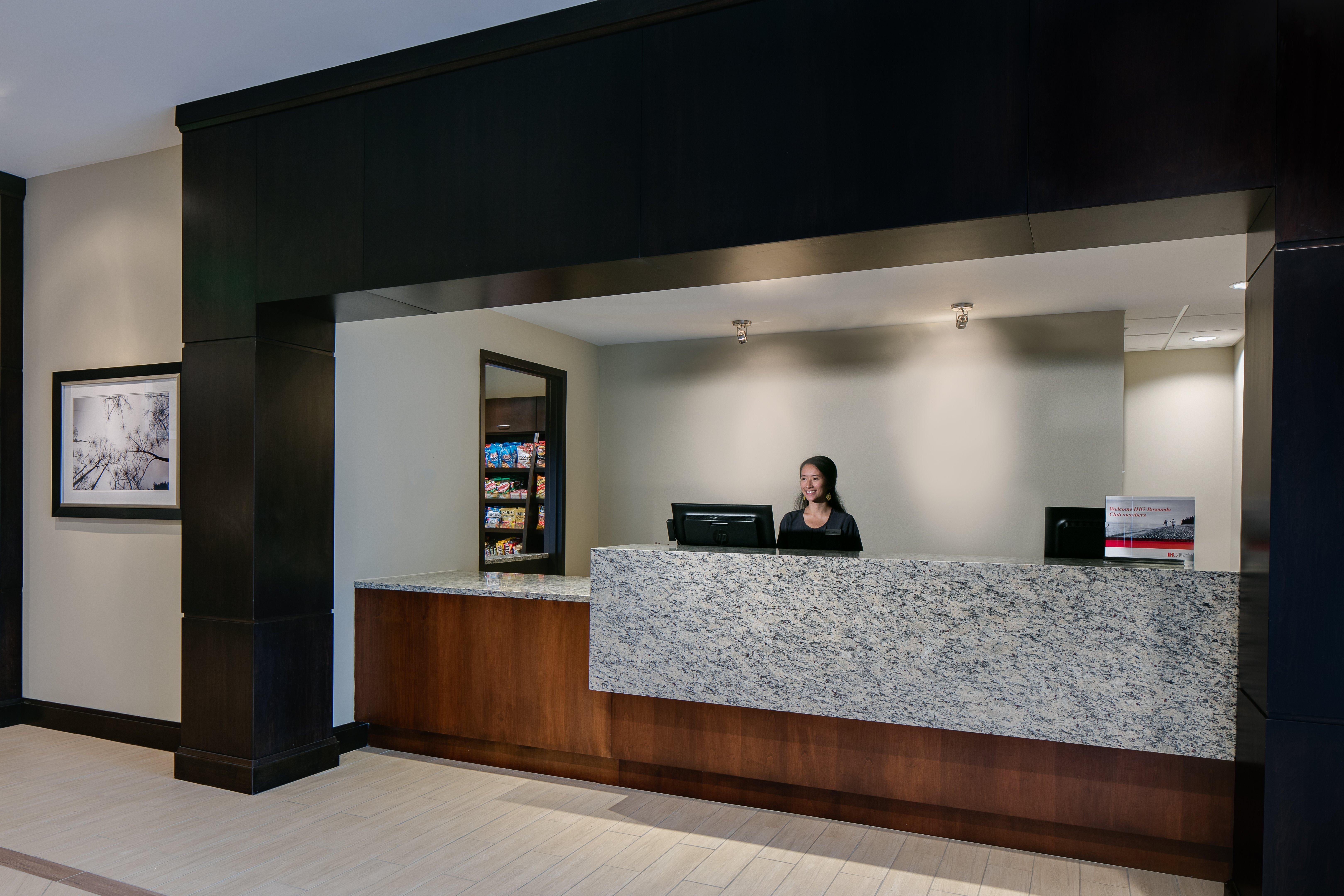 德梅因市中心驻桥套房假日酒店 得梅因 外观 照片